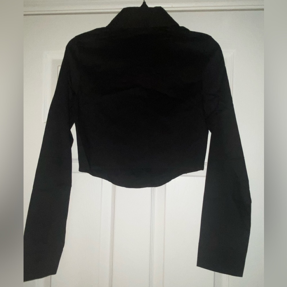 Black Cutout Button down Crop Blouse - NWT - Fashion Nova Elegant - Picture 9 of 9